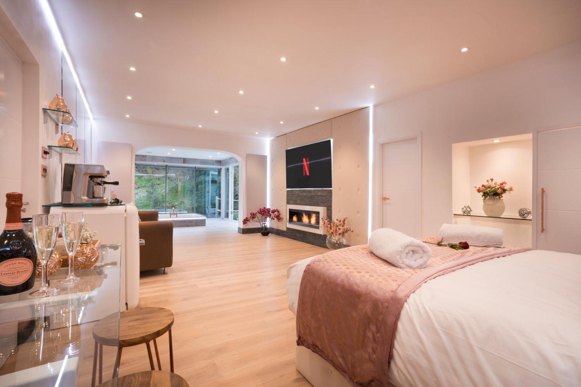 Aphrodites Group - Luxury Hot Tub Suites In Central Lake District! Bowness-on-Windermere Zewnętrze zdjęcie