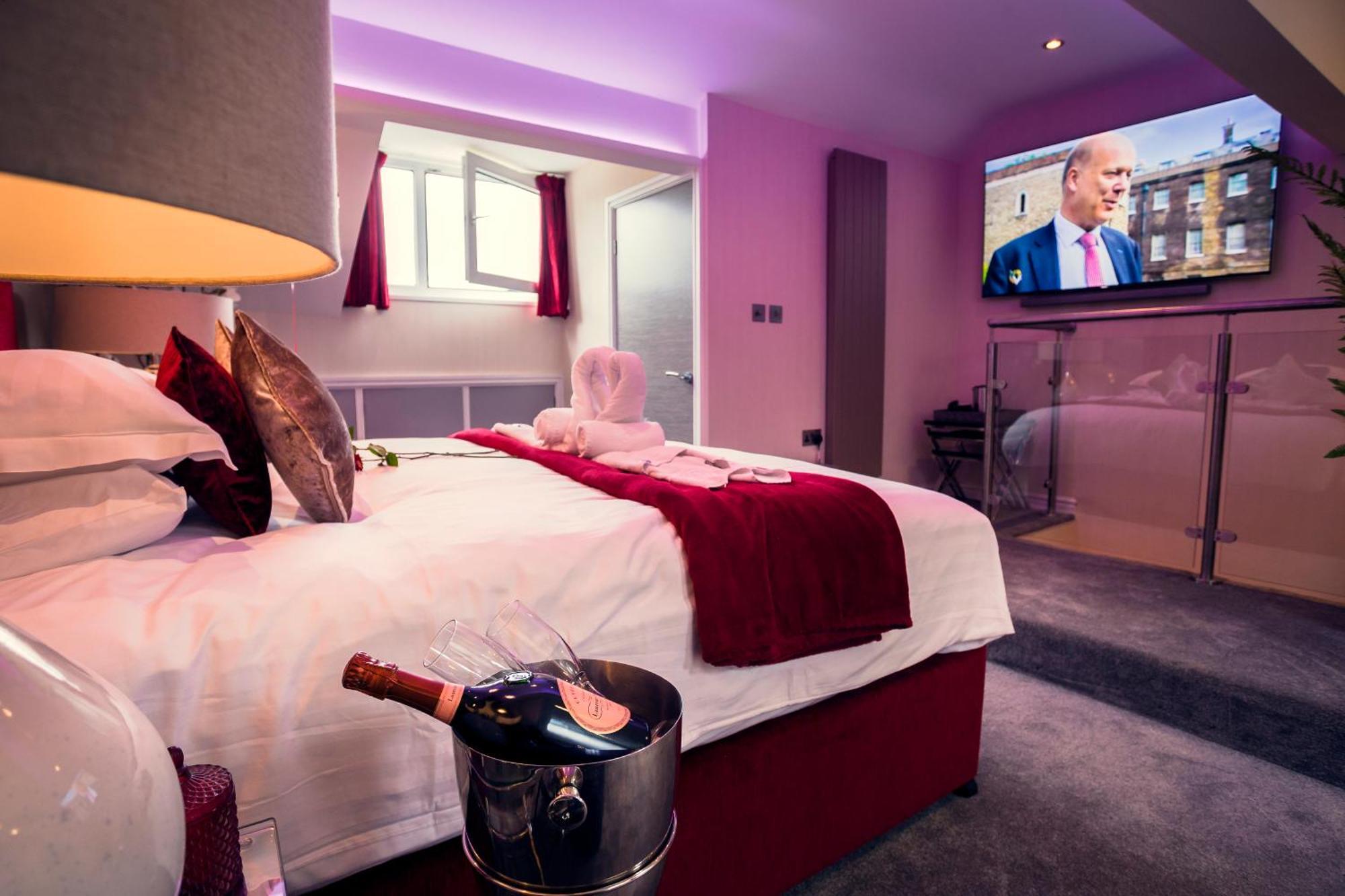 Aphrodites Group - Luxury Hot Tub Suites In Central Lake District! Bowness-on-Windermere Zewnętrze zdjęcie