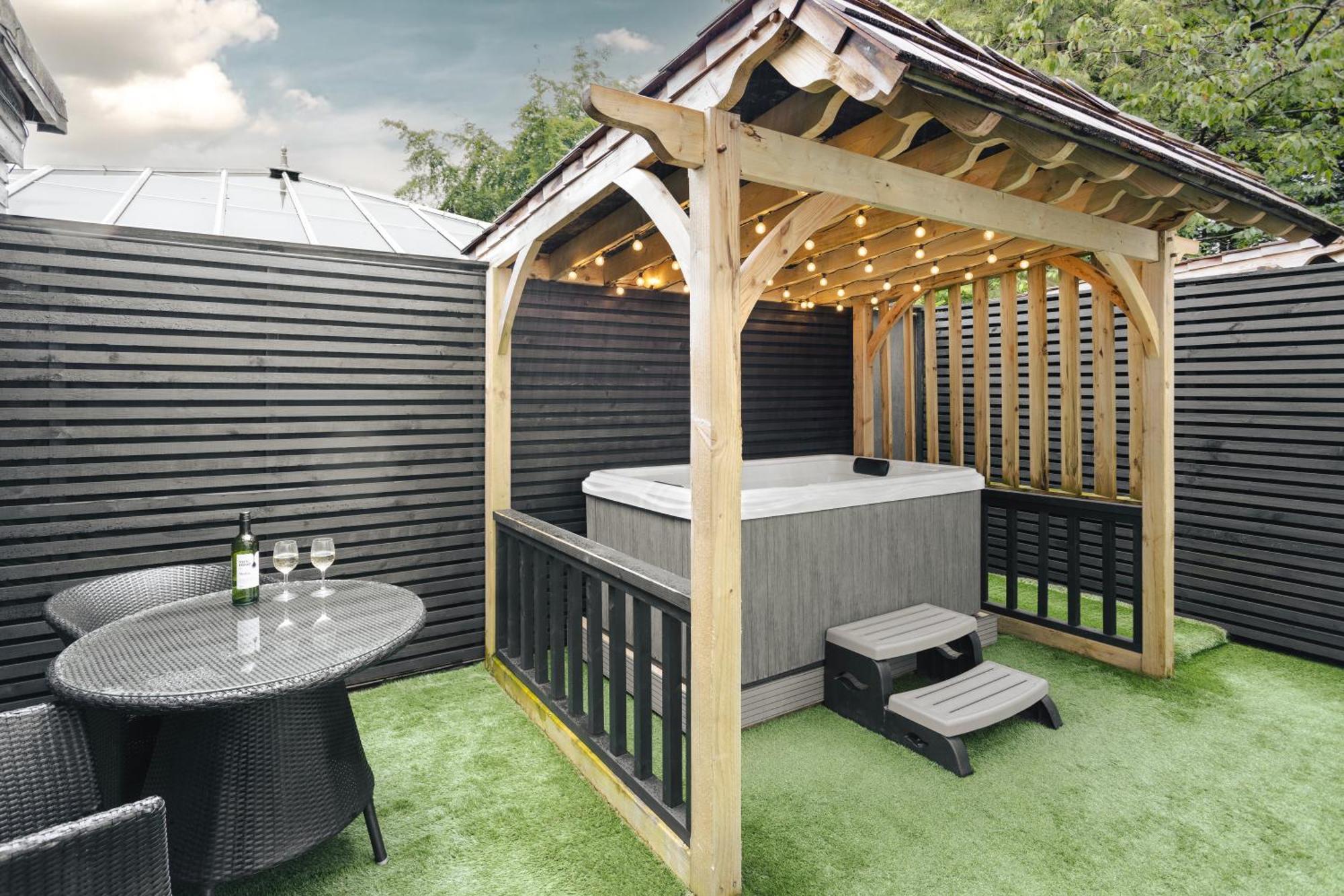 Aphrodites Group - Luxury Hot Tub Suites In Central Lake District! Bowness-on-Windermere Zewnętrze zdjęcie